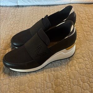 Stylish Black Slip-On Women's Shoes